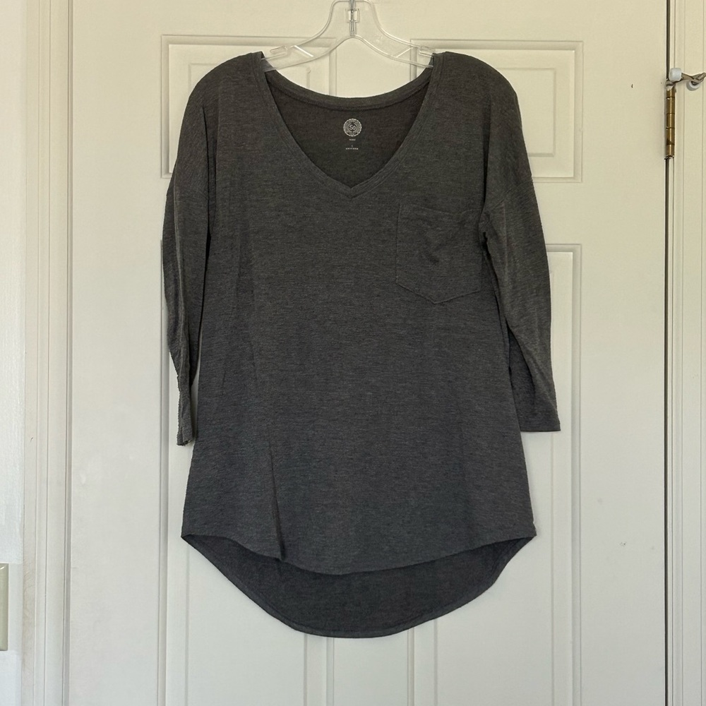 SO gray quarter sleeve top